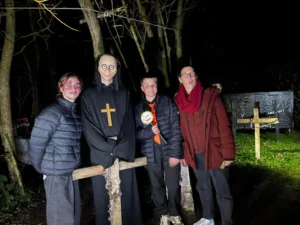 Photo d'un groupe de personnes déguisées pour Halloween