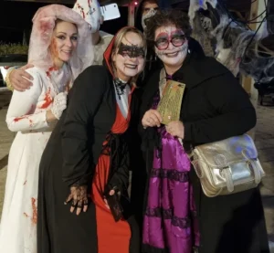 Photo de 3 femmes déguisées pour Halloween